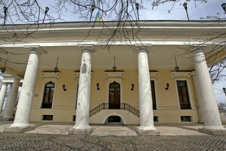 Воронцовский комплекс застыл в ожидании омоложения (фоторепортаж)