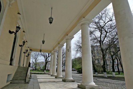 Воронцовский комплекс застыл в ожидании омоложения (фоторепортаж)
