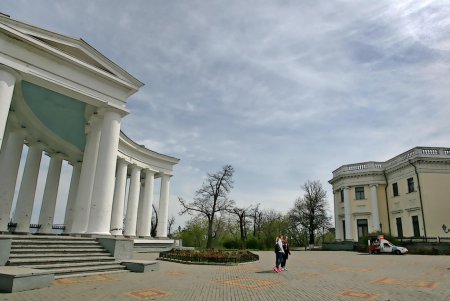 Воронцовский комплекс застыл в ожидании омоложения (фоторепортаж)