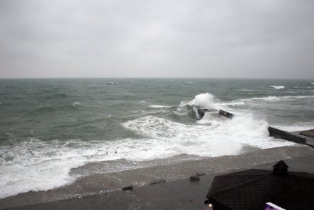 «Пламенный» привет уходящего Деда Мороза (фоторепортаж)