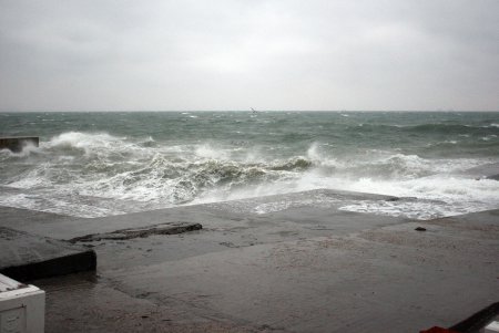 «Пламенный» привет уходящего Деда Мороза (фоторепортаж)