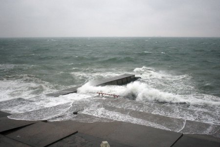 «Пламенный» привет уходящего Деда Мороза (фоторепортаж)