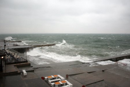 «Пламенный» привет уходящего Деда Мороза (фоторепортаж)