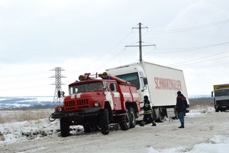 В Одесской области из снежного плена вызволили 95 авто и две кареты «скорой» (фото) 