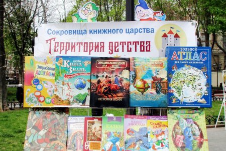В Горсаду одесситов приветствовали «Букфест» и ожившие герои любимых книг (фото)