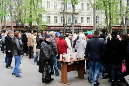 В Горсаду одесситов приветствовали «Букфест» и ожившие герои любимых книг (фото)
