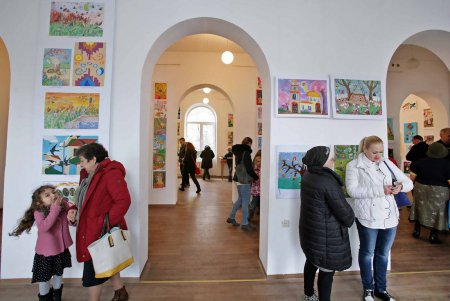 «Пасхальное сияние» воссияло в Свято-Архангело-Михайловском женском монастыре (фоторепортаж)