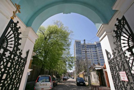 Сквер в Удельном переулке возрождается (фоторепортаж)