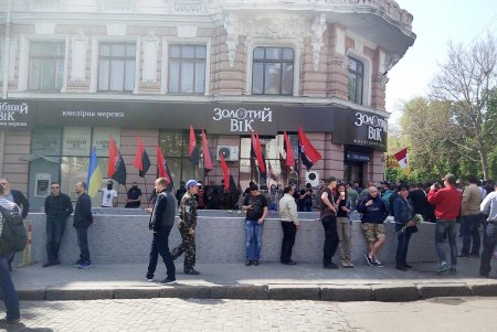 На Дерибасовской поминают первых погибших три года назад, 2 мая, в центре города (фото)