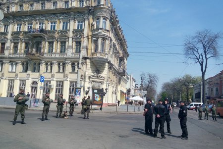 На Дерибасовской поминают первых погибших три года назад, 2 мая, в центре города (фото)
