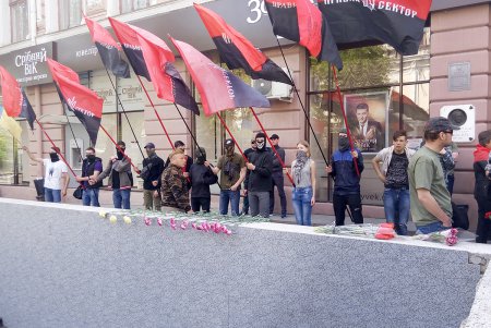На Дерибасовской поминают первых погибших три года назад, 2 мая, в центре города (фото)