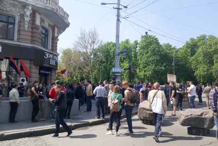 На Дерибасовской поминают первых погибших три года назад, 2 мая, в центре города (фото)