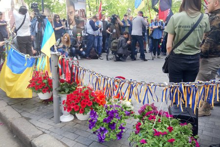 На Дерибасовской поминают первых погибших три года назад, 2 мая, в центре города (фото)