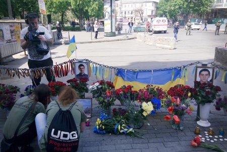 На Дерибасовской поминают первых погибших три года назад, 2 мая, в центре города (фото)
