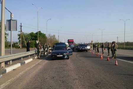 «Автомайдан» проверяет подозрительные авто на въезде в Одессу (фото)