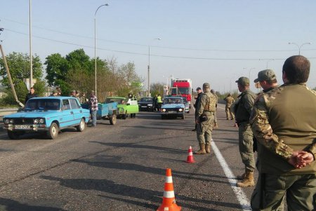 «Автомайдан» проверяет подозрительные авто на въезде в Одессу (фото)