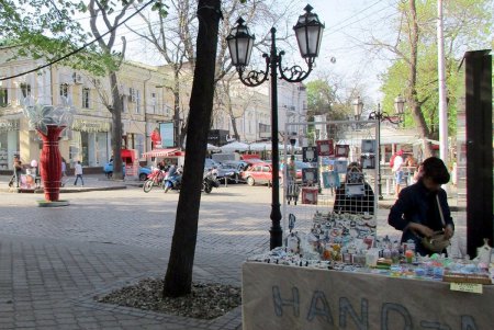 В Одессе жизнь течет своим привычным мирным чередом (фото)