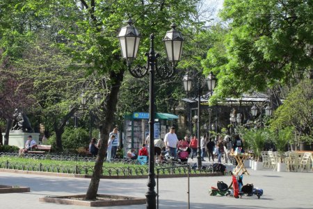 В Одессе жизнь течет своим привычным мирным чередом (фото)