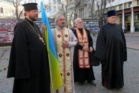 Греческая площадь: заупокойный молебен и митинг-реквием по одесситам, погибшим 2 мая 2014 года и в зоне АТО (фото)