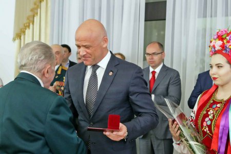«Низкий вам поклон»: в Одессе мэр и губернатор чествовали ветеранов (фото)