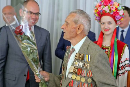 «Низкий вам поклон»: в Одессе мэр и губернатор чествовали ветеранов (фото)
