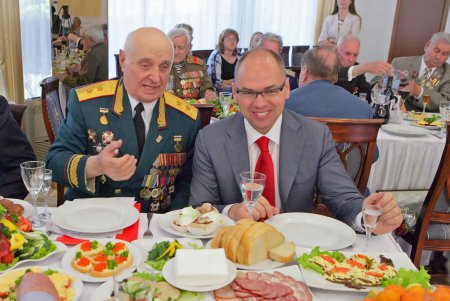 «Низкий вам поклон»: в Одессе мэр и губернатор чествовали ветеранов (фото)