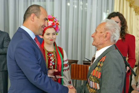 «Низкий вам поклон»: в Одессе мэр и губернатор чествовали ветеранов (фото)
