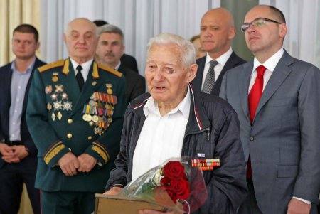 «Низкий вам поклон»: в Одессе мэр и губернатор чествовали ветеранов (фото)
