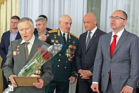 «Низкий вам поклон»: в Одессе мэр и губернатор чествовали ветеранов (фото)