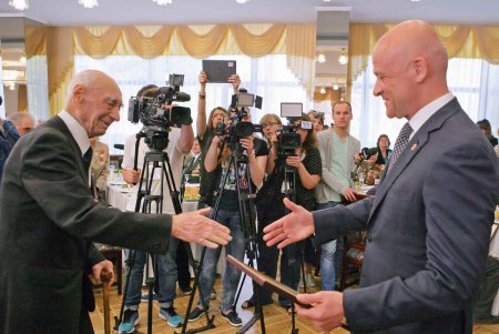 «Низкий вам поклон»: в Одессе мэр и губернатор чествовали ветеранов (фото)