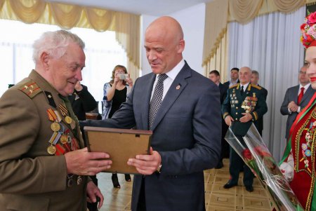 «Низкий вам поклон»: в Одессе мэр и губернатор чествовали ветеранов (фото)