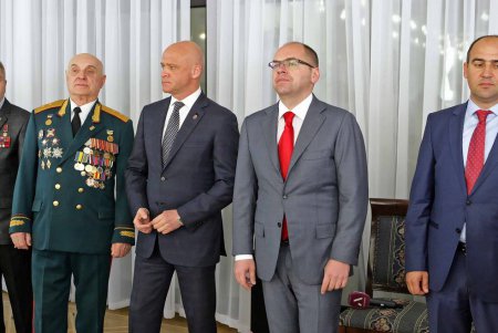 «Низкий вам поклон»: в Одессе мэр и губернатор чествовали ветеранов (фото)