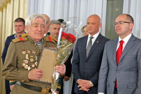 «Низкий вам поклон»: в Одессе мэр и губернатор чествовали ветеранов (фото)