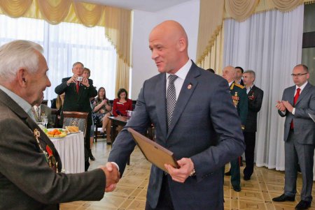 «Низкий вам поклон»: в Одессе мэр и губернатор чествовали ветеранов (фото)