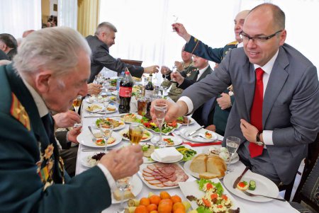 «Низкий вам поклон»: в Одессе мэр и губернатор чествовали ветеранов (фото)