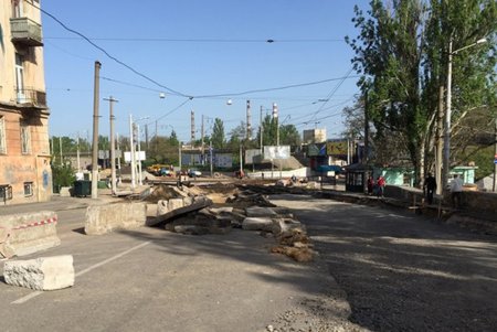 Продолжается капремонт транспортной развязки в районе Пересыпских мостов (фото)