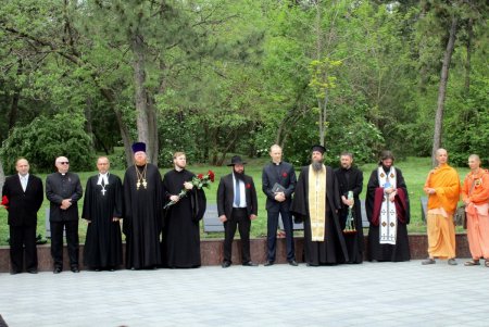 День памяти и примирения в Одессе: поминали погибших во Второй мировой войне и молились за мир в Украине (фото)