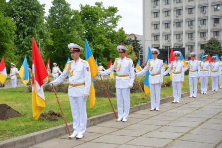 Одесситы возложили цветы и венки к закладному камню монумента Воинам  АТО (фото)