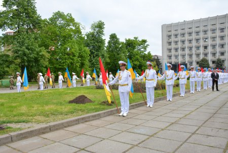 Одесситы возложили цветы и венки к закладному камню монумента Воинам  АТО (фото)