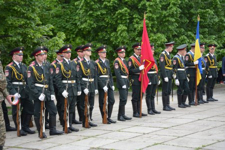Одесситы возложили цветы и венки к закладному камню монумента Воинам  АТО (фото)