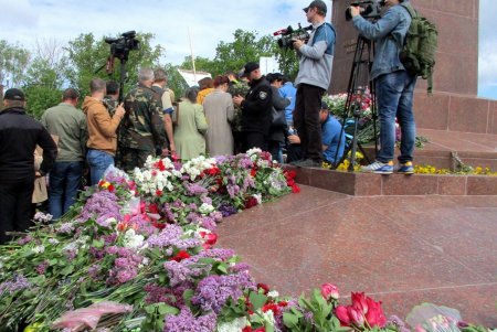 Священная традиция: в Одессе почтили память погибших на торжественной церемонии (фото)