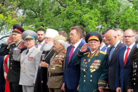 Священная традиция: в Одессе почтили память погибших на торжественной церемонии (фото)