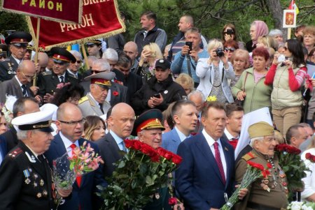 Священная традиция: в Одессе почтили память погибших на торжественной церемонии (фото)