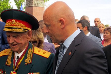 Священная традиция: в Одессе почтили память погибших на торжественной церемонии (фото)