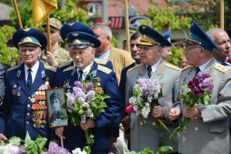 Сквер Героев-летчиков собрал под своим крылом ветеранов-авиаторов (фото)