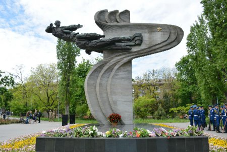 Сквер Героев-летчиков собрал под своим крылом ветеранов-авиаторов (фото)