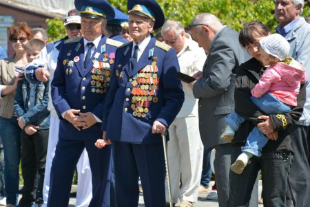Сквер Героев-летчиков собрал под своим крылом ветеранов-авиаторов (фото)