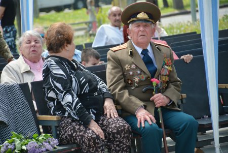 Сквер Героев-летчиков собрал под своим крылом ветеранов-авиаторов (фото)