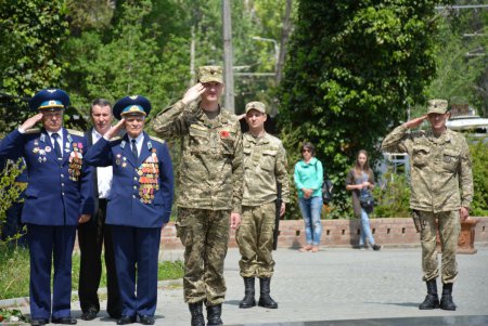 Сквер Героев-летчиков собрал под своим крылом ветеранов-авиаторов (фото)