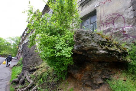 На Молдаванке есть свои вполне жилые «ласточкины гнезда» (фоторепортаж)